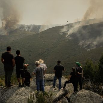 El incendio de Avión calcina 70 hectáreas en Galicia