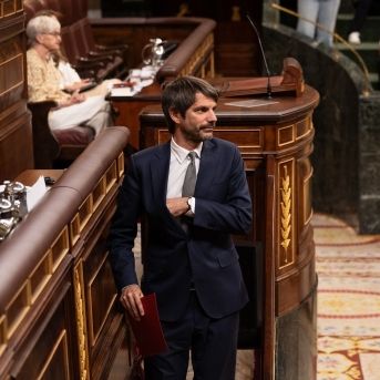 Imagen de archivo del ministro de Cultura, Ernest Urtasun, durante una sesión plenaria extraordinaria, en el Congreso de los Diputados | Ananda Manjón (Europa Press)