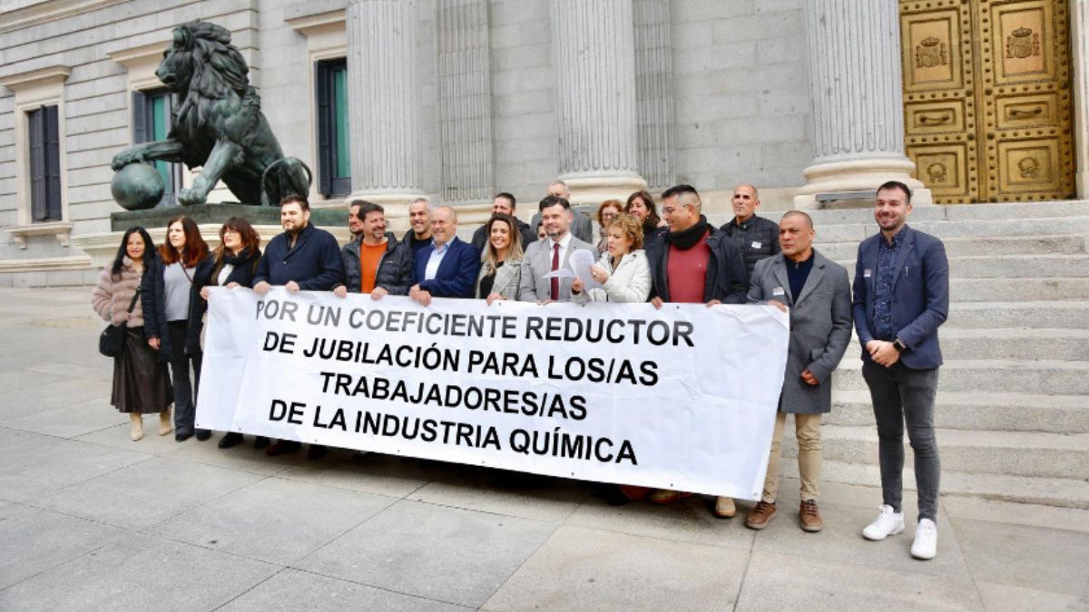 Gabriel Rufián y Jordi Salvador, con los representantes del sector petroquímico. Esquerra Republicana.