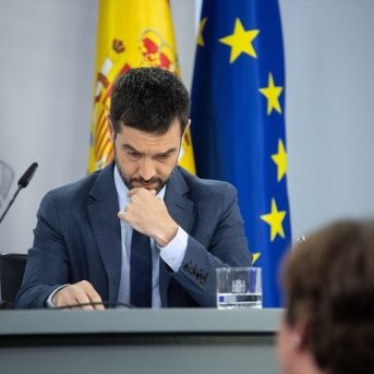 El ministro de Derechos Sociales, Consumo y Agenda 2030, Pablo Bustinduy, ofrece declaraciones a la prensa tras el Consejo de Ministros | Alejandro Martínez (Europa Press). El ministro de Derechos Sociales, Consumo y Agenda 2030, Pablo Bustinduy, ofrece declaraciones a la prensa tras el Consejo de Ministros | Alejandro Martínez (Europa Press).