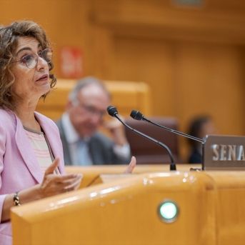 La vicepresidenta primera y ministra de Hacienda, María Jesús Montero, durante una sesión de control al Gobierno, en el Senado | Diego Radamés (Europa Press). La vicepresidenta primera y ministra de Hacienda, María Jesús Montero, durante una sesión de control al Gobierno, en el Senado | Diego Radamés (Europa Press).