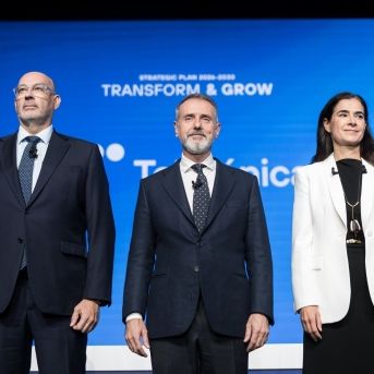 El consejero delegado de Telefónica, Emilio Gayo; el presidente, Marc Murtra; y la directora de Finanzas y Control, Laura Abasolo. Diego Radamés/Europa Press. El consejero delegado de Telefónica, Emilio Gayo; el presidente, Marc Murtra; y la directora de Finanzas y Control, Laura Abasolo. Diego Radamés/Europa Press.