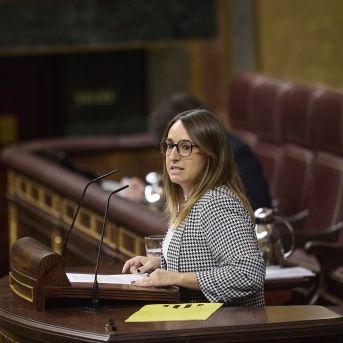 La diputada de ERC, Etna Estrems, durante una sesión de control al Gobierno, en el Congreso | Jesús Hellín (Europa Press).