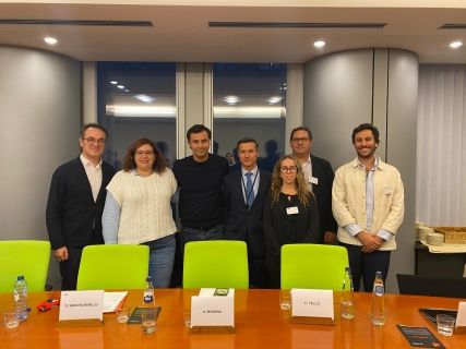 Miguel Ferrer (Adigital), Elena Sancho (MEP S&D), Alister Moreno (Clikalia y presidente de EsTech), Jaime Vazquez (BBVA), CÃ©sar Tello (Adigital) Nico de Luis (Shakers)