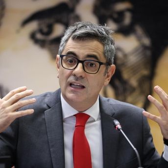 Bolaños rechaza que el CIS falle a propósito para influir en el voto y el PP insiste en que es “corrupción” Bolaños rechaza que el CIS falle a propósito para influir en el voto y el PP insiste en que es “corrupción”