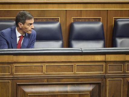 El PP acusa a siete ministros de ausentarse del último control del año en pleno caso Salazar