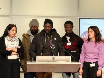 Vecinos del B-9 de Badalona reclaman regularización y alternativa ante un desahucio inminente