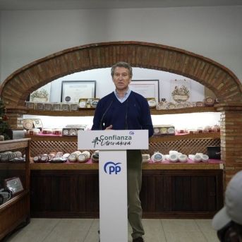 Feijóo busca el voto femenino con el caso Salazar y acusa a Sánchez de estar rodeado de machistas e indeseables