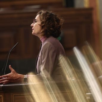La vicepresidenta primera y ministra de Hacienda, María Jesús Montero, interviene durante una sesión plenaria, en el Congreso de los Diputados | Eduardo Parra (Europa Press). La vicepresidenta primera y ministra de Hacienda, María Jesús Montero, interviene durante una sesión plenaria, en el Congreso de los Diputados | Eduardo Parra (Europa Press).