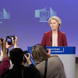 Conférence de presse de Ursula von der Leyen, présidente de la Commission européenne, et Valdis Dombrovskis, commissaire européen, sur les besoins de financement de l’Ukraine pour 2026-2027
