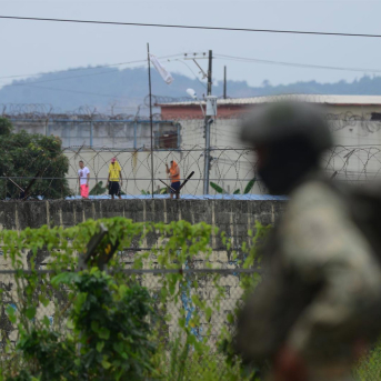 Catorce reclusos fallecen el fin de semana en una de las mayores cárceles de Ecuador en plena crisis sanitaria Catorce reclusos fallecen el fin de semana en una de las mayores cárceles de Ecuador en plena crisis sanitaria