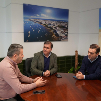 El sector pesquero avisa del impacto negativo del dragado frente a El Portil sobre el caladero de la chirla El sector pesquero avisa del impacto negativo del dragado frente a El Portil sobre el caladero de la chirla