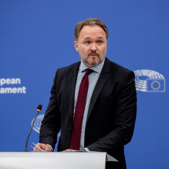 Bruselas aplaude el nunca más a las compras de gas ruso en 2027