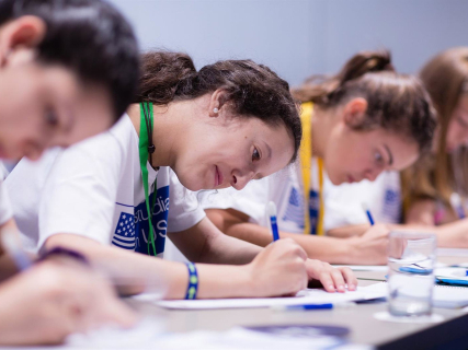 La Fundación Amancio Ortega elige a 450 alumnos para estudiar 1.º de Bachillerato en Canadá y EE.UU. en 2026-27