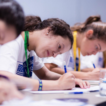 La Fundación Amancio Ortega elige a 450 alumnos para estudiar 1.º de Bachillerato en Canadá y EE.UU. en 2026-27