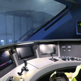 Óscar Puente valora positivamente los trenes de Hitachi en Italia que ya usa Iryo y que estudia adquirir Renfe Óscar Puente valora positivamente los trenes de Hitachi en Italia que ya usa Iryo y que estudia adquirir Renfe