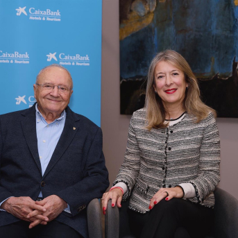 CaixaBank distingue a Juan Llull, fundador de Hipotels, con el Premio CaixaBank Hotels&Tourism en Baleares