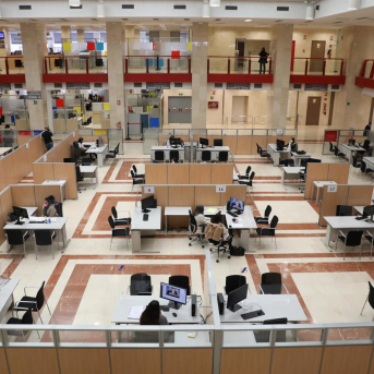 Empleados públicos del Estado empiezan a cobrar la subida del 2,5% de 2025, según CSIF