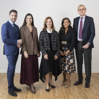 La nueva Comisión Permanente de FEFE quiere que la voz del farmacéutico empresario se oiga con fuerza y respeto La nueva Comisión Permanente de FEFE quiere que la voz del farmacéutico empresario se oiga con fuerza y respeto