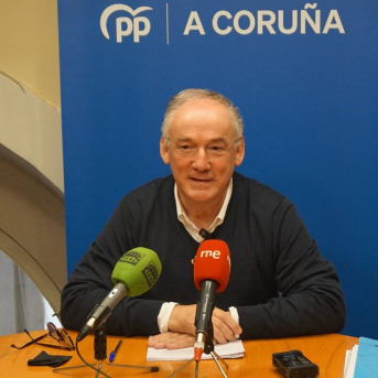 El PP reclama la renuncia inmediata de la alcaldesa de A Coruña y de su portavoz tras las denuncias de acoso laboral