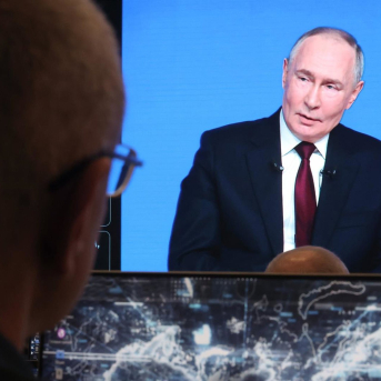 Putin cree que la UE espera un revés para Trump en las legislativas de 2026