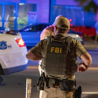 Las armas incautadas al sospechoso de Brown lo relacionan con el tiroteo universitario y el asesinato del profesor del MIT