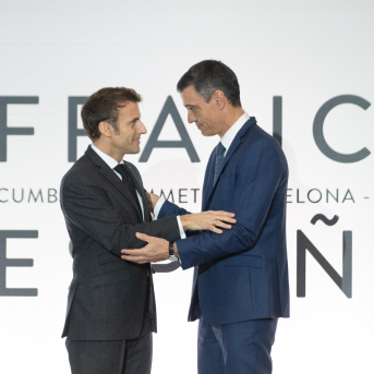 El Gobierno explora cómo rescatar el Tratado de Amistad con Francia tras el no del Congreso y la pasividad del Constitucional