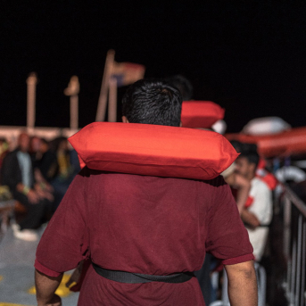 Guardacostas italianos auxilian a unos 50 migrantes cerca de Lampedusa Guardacostas italianos auxilian a unos 50 migrantes cerca de Lampedusa