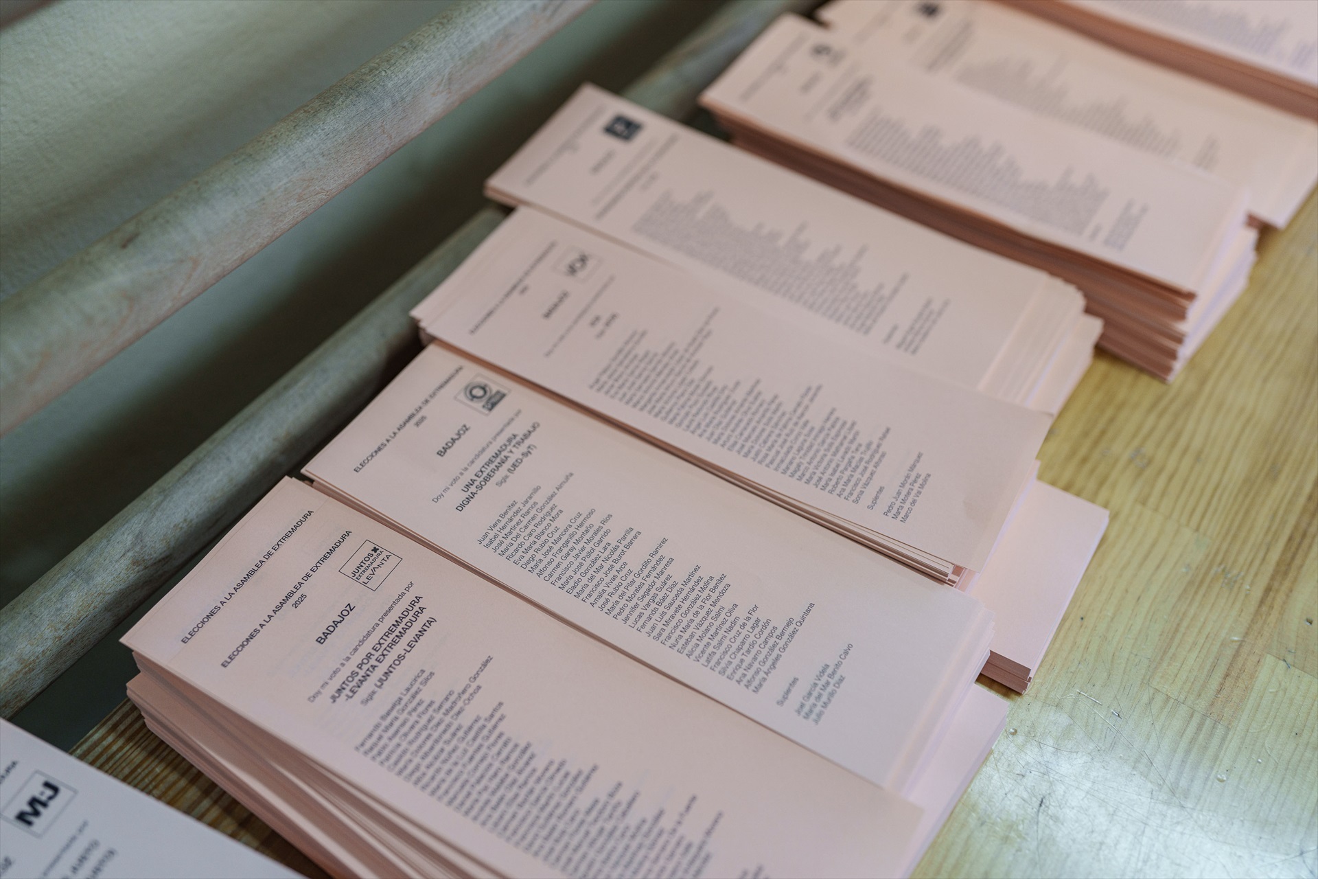 EuropaPress 7182490 papeletas electorales sobres elecciones autonomicas extremadura colegio EuropaPress 7182490 papeletas electorales sobres elecciones autonomicas extremadura colegio