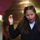 Una niña del colegio San Ildefonso canta el primer premio de la Lotería de Navidad