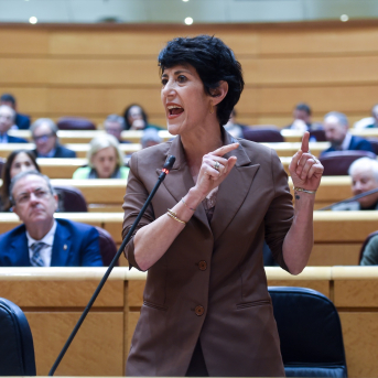 La ministra de Seguridad Social y Migraciones, Elma Saiz, interviene durante una sesión de control al Gobierno, en el Senado | Gustavo Valiente / Europa Press La ministra de Seguridad Social y Migraciones, Elma Saiz, interviene durante una sesión de control al Gobierno, en el Senado | Gustavo Valiente / Europa Press