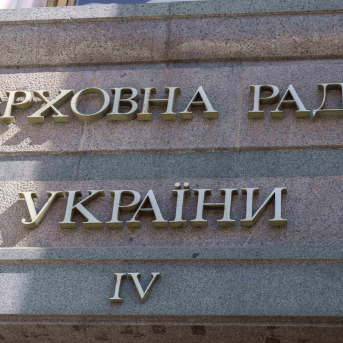 El Parlamento crea un grupo para “estudiar rápidamente” unas posibles presidenciales en Ucrania