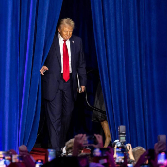 Trump confirma que EEUU retendrá el petróleo venezolano incautado y los buques