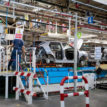 La inflación industrial regresa a valores negativos en noviembre tras caer un 2,5% por la energía La inflación industrial regresa a valores negativos en noviembre tras caer un 2,5% por la energía