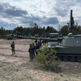 Archivo - Miembros del contingente español desplegado en Letonia. MINISTERIO DE DEFENSA - Archivo