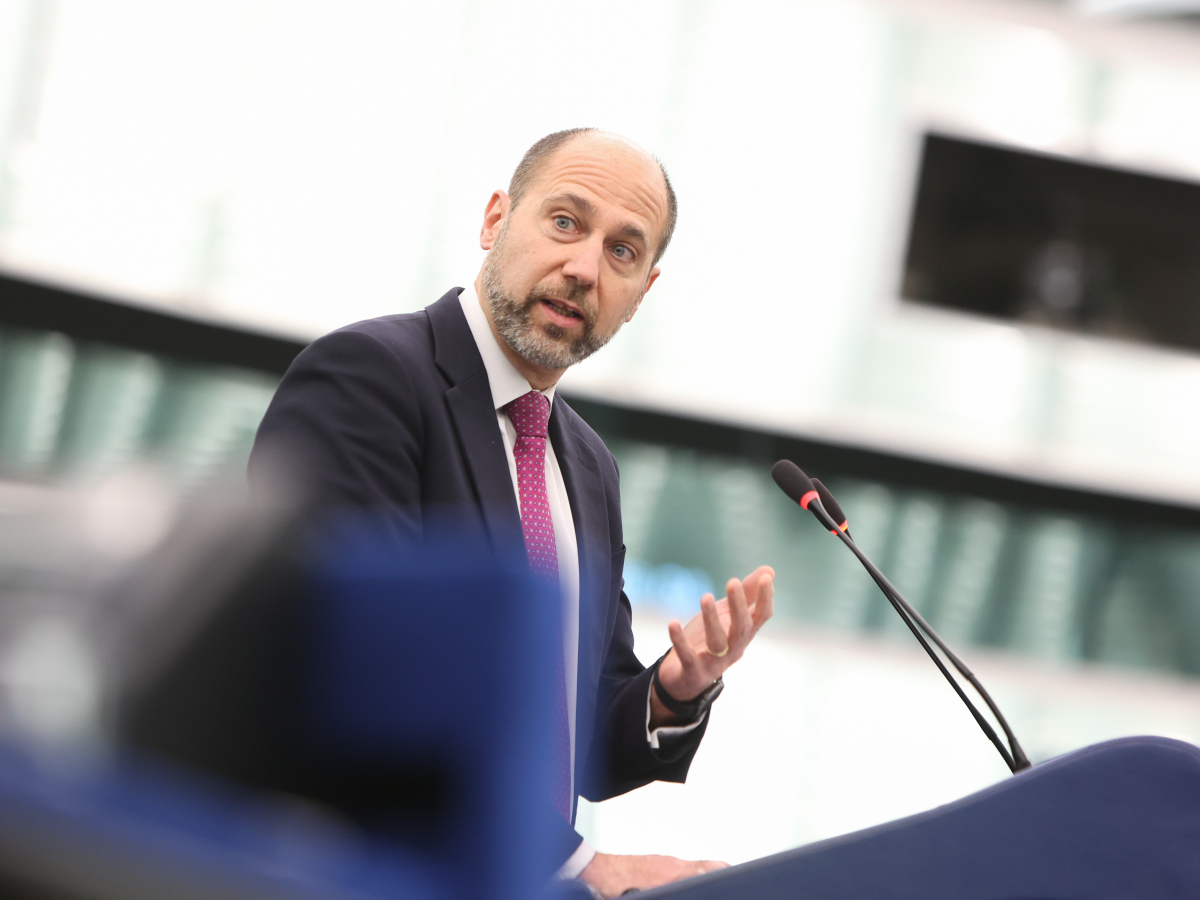 20251126 EP 195021J FM2 MCU 0024