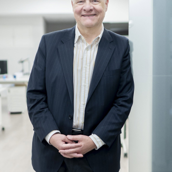 El economista y exministro de Administraciones Públicas de España Jordi Sevilla, posa para Europa Press, a 18 de diciembre de 2025. Alberto Ortega - Europa Press