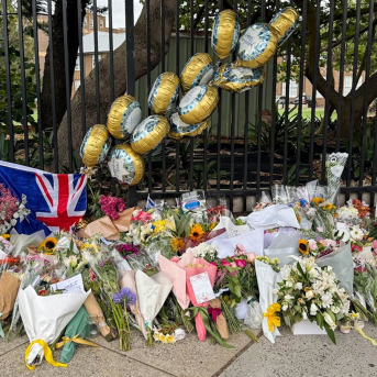 Memorial improvisado por las víctimas de Bondi Beach, en la ciudad australiana de Sídney, Europa Press/Contacto/Anna Arkayeva