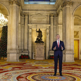 El Rey Felipe VI pronuncia el Mensaje de Navidad de pie en el Palacio Real POOL