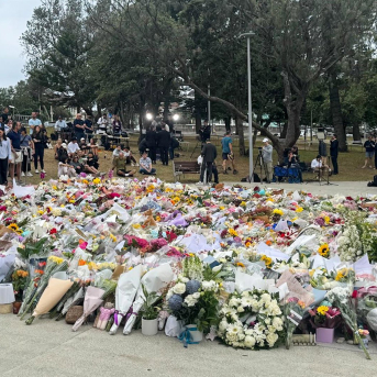 Un memorial por el atentado terrorista en la playa de Bondi, en Sídney Europa Press/Contacto/Anna Arkayeva Un memorial por el atentado terrorista en la playa de Bondi, en Sídney Europa Press/Contacto/Anna Arkayeva