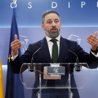 Vox arremete contra la voracidad legislativa de la UE y plantea una gran poda normativa en Europa