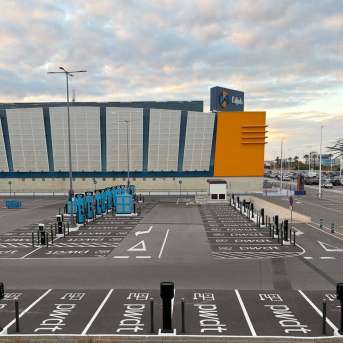 Powerdot inaugura en Elche una estación de "recarga ultrarrápida" con 1.300 kW de potencia y 45 plazas electrificadas POWERDOT