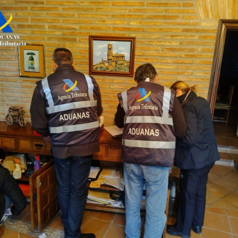 La Agencia Tributaria desmantela una 'macrotrama' de fraude de más de 300 millones en el IVA de hidrocarburos. AEAT