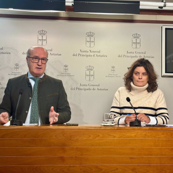 Los portavoces adjuntos del Partido Popular en la Junta General, Luis Venta y Beatriz Polledo. EUROPA PRESS