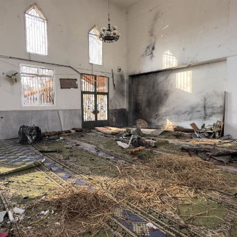 Interior de la mezquita Imam Alí bin Abitalib, situada en un barrio de mayoría alauí de Homs, en Siria, tras un atentado con bomba Europa Press/Contacto/Xinhua Interior de la mezquita Imam Alí bin Abitalib, situada en un barrio de mayoría alauí de Homs, en Siria, tras un atentado con bomba Europa Press/Contacto/Xinhua