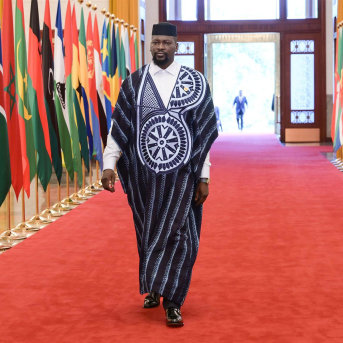 El líder de la junta militar de Guinea, Mamady Doumbouya, a su llegada a una cumbre en la capital de China, Pekín, en septiembre de 2024 (archivo) Europa Press/Contacto/Li He