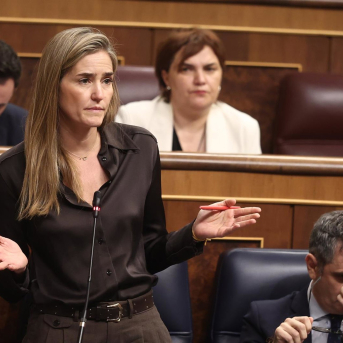 La vicepresidenta tercera y ministra para la Transición Ecológica y el Reto Demográfico, Sara Aagesen, interviene durante una sesión de control al Gobierno, en el Congreso de los Diputados Eduardo Parra - Europa Press