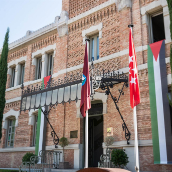Dos banderas de Palestina desplegadas en Casa Árabe, a 28 de mayo de 2024, en Madrid (España) Matias Chiofalo - Europa Press Dos banderas de Palestina desplegadas en Casa Árabe, a 28 de mayo de 2024, en Madrid (España) Matias Chiofalo - Europa Press