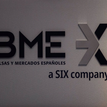 Cartel del Instituto BME, en la inauguración de la VI edición del Club Financiero Inspiring Girls, en el Palacio de la Bolsa, a 18 de octubre de 2023, en Madrid (España). Alejandro Martínez Vélez - Europa Press Cartel del Instituto BME, en la inauguración de la VI edición del Club Financiero Inspiring Girls, en el Palacio de la Bolsa, a 18 de octubre de 2023, en Madrid (España). Alejandro Martínez Vélez - Europa Press