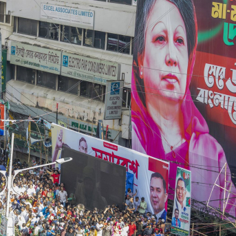 La ex primera ministra de Bangladesh Jaleda Zia, retratada en una pancarta en el marco de una protesta del Partido Nacionalista de Bangladés (BNP) en favor de su liberación    Europa Press/Contacto/Sazzad Hossain